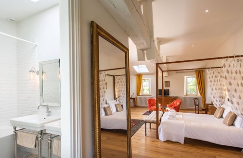 Latresne House | Suite Cèdre, Château Gassies, charm 15 minutes from Bordeaux, up to 4 guests