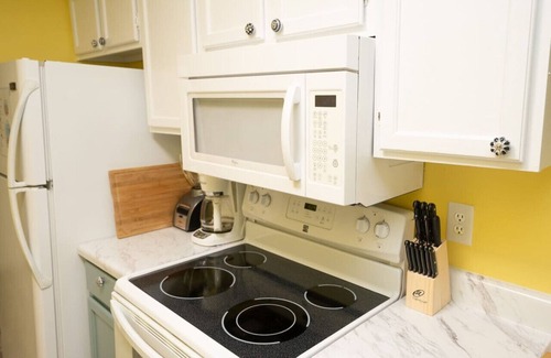 Carolina Beach Condo | "Suite Caroline” By the Beach & a Poo? Oh yes yes!