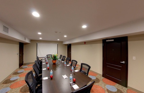 Bryant Pattengill West Condo | Suite Close to U of M | Indoor Pool + Business Ctr