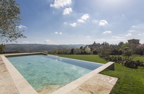 Pieve di Panzano Apartment | Suite Conca d'Oro Panzano in Chianti with pool access from Hotel Villa Le Barone