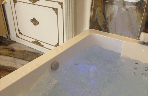Cadereau Apartment | Suite d'Aphrodite - SPA, hammam,balneo,massage table center Nîmes