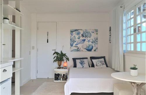 Praia Rasa Apartment | SUITE DA FRENTE COM COPA, WIFI E ACESSO INDEPENDENTE