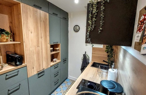 La Vespiere Apartment | Suite Jungle au Calme Avec Jardin + Netflix + Parking