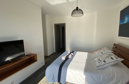 Saint-Paul-en-Foret Bed & Breakfast | Suite Kean Climatisée vue Piscine au Calme Dans le Var