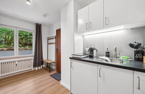 Kaiserslautern Apartment | Suite L for 3 - Kitchen - Wi-Fi - Terrace
