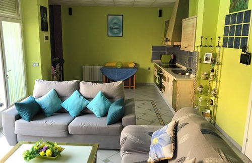 Daimiel Apartment | Suite Lujoso con Chimenea Patio y Garage Privado