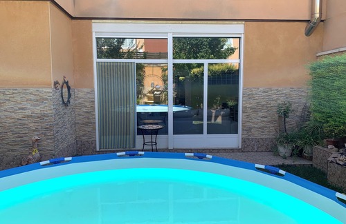 Daimiel Apartment | Suite Lujoso con Chimenea Patio y Garage Privado