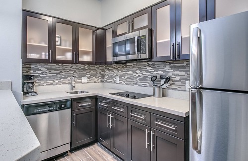 Lubbock Condo | Suite Near Texas Tech. Free Breakfast Buffet Every Morning.