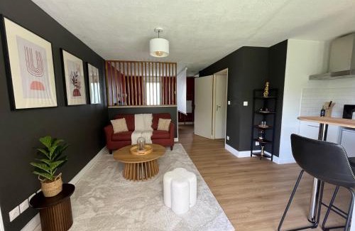 Leguevin Apartment | Suite Rohmer Vidéoprojecteur et cocon intimiste