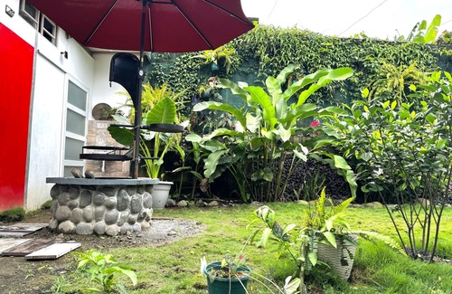 Pedro Vicente Maldonado Cottage | Suite Tierra - The Garden House - Piscina, Botanico, BBQ, Parqueadero.