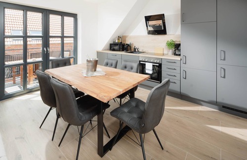 Greetsiel Apartment | Suite West | Seitliche Wasserlage