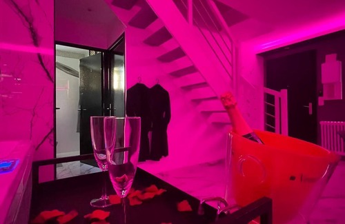 Melun House | ❤️Suite with Jacuzzi privé❤️ 20min from Fontainebleau