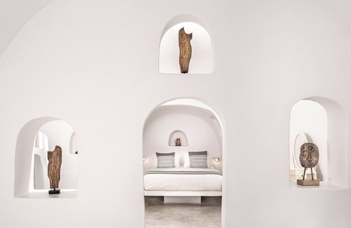 Oia Hotel | Suite with Private Hot Tub