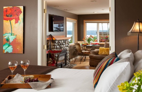 Three Tree Point Bed & Breakfast | Suite with Puget Sound, Mount Rainier, & Olympic Views