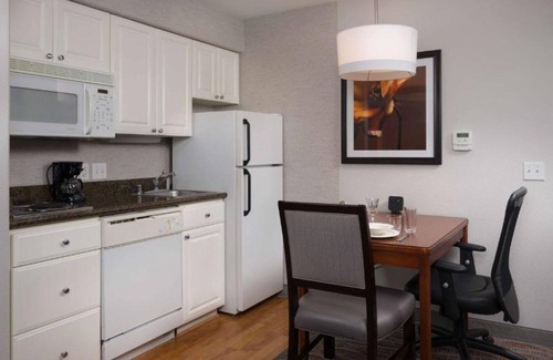 Marylhurst House | Suites near the Vancouver Waterfront
