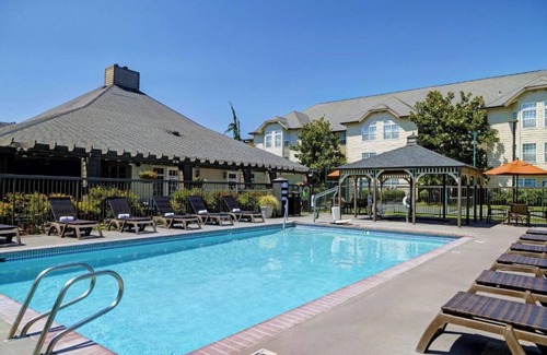 Marylhurst House | Suites near the Vancouver Waterfront