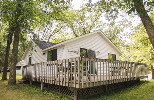 Richmond Cabin | Summer Breeze, a 3BR cabin near the beach with lake views at Riverside Resort