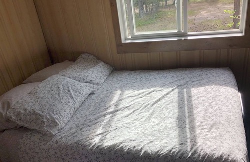 Lester Beach Cabin | Summer cabin beautiful Belair Forest 5 minutes from Beach Affordable