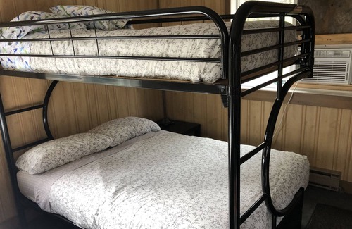 Lester Beach Cabin | Summer cabin beautiful Belair Forest 5 minutes from Beach Affordable