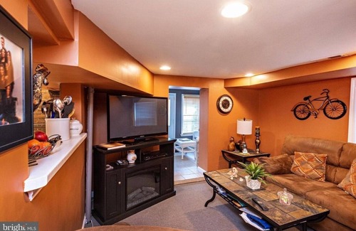 Ventnor City Apartment | Summer getaway 1 block from beach, sleeps 5-6 (Close to AC & OC!)