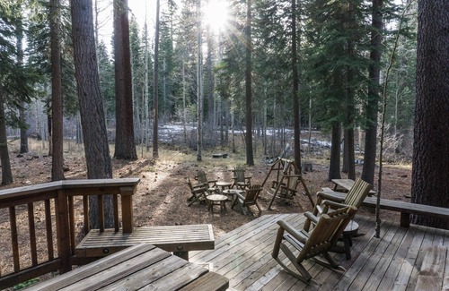 Truckee House | Summer in the Sierras- 3Br,3Ba, 1940 Sqft, Sleeps 10 by RedAwning