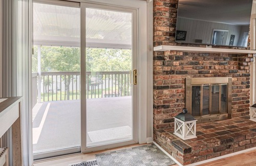 Gallatin House | Summer Lakefront Home |Sleeps 12| Firepit & Deck