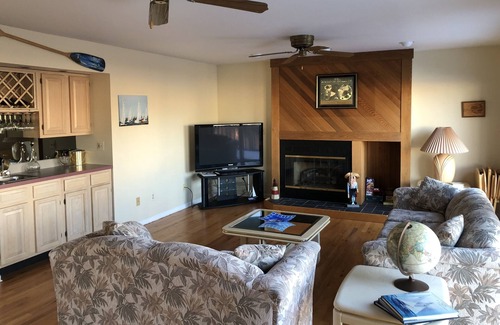 Osbornsville House | Summer Rental. WATERFRONT. Private DOCK for your boat. Walk to beach. Sleeps 10.