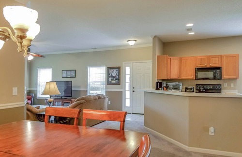 Red Hill Condo | Summer Vacation Prime Location Premier Accommodations !ποΈββοΈπ Book Now !