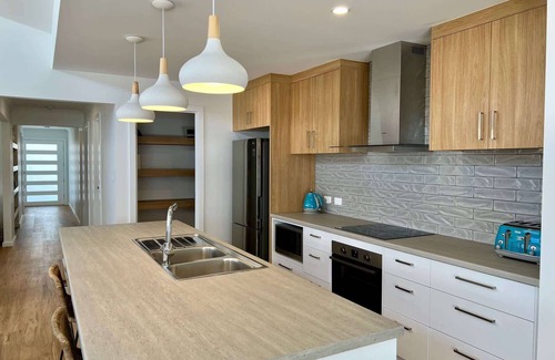 Waterhouse House | Summersalt - WiFi - 11 Cobb and Co Way