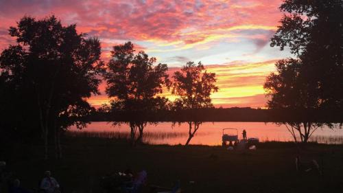 Ponshewaing House | Summerside Cape on Crooked Lake -Waterfront-Sunsets-Sleeps 12