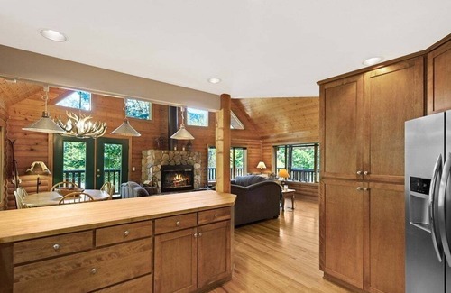Hyak Cabin | Summit Log Cabin With Hot Tub & Sauna