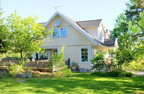 Stenhamra House | Sun All Day House