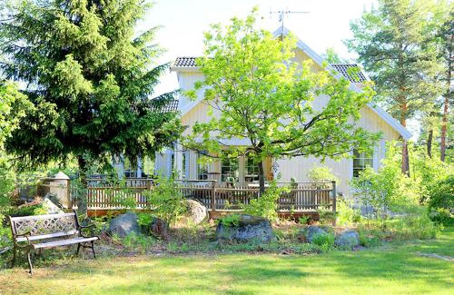 Stenhamra House | Sun All Day House