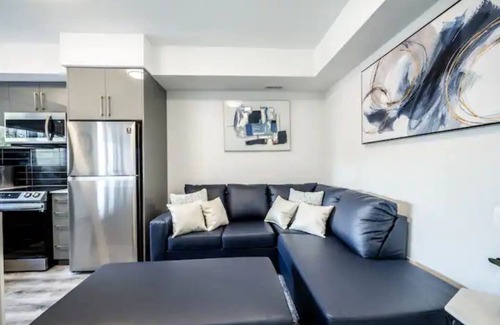 Niagara Falls Apartment | Sun drenched 3 Bed 2 Bath New Modern Townhouse