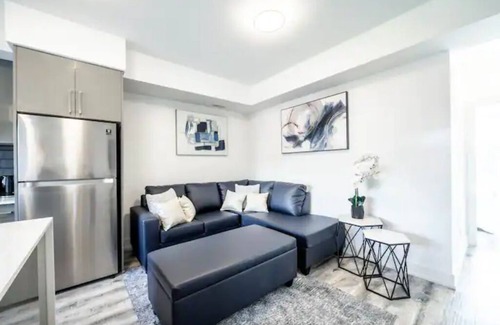 Niagara Falls Apartment | Sun drenched 3 Bed 2 Bath New Modern Townhouse
