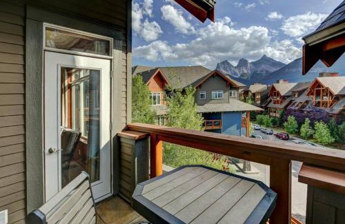 Canmore House | Sun Drenched Escape