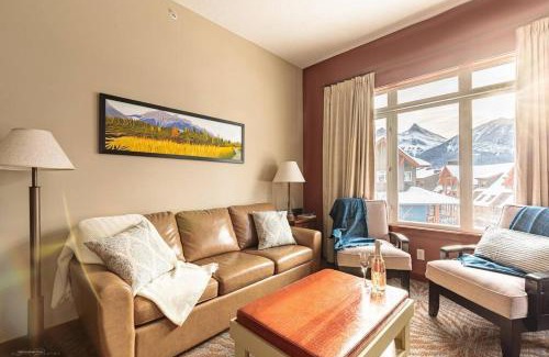 Canmore House | Sun Drenched Escape