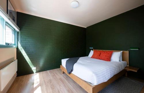 Campbell Apartment | Sun filled 1BR APT 2 mins to Legacy Park - Hosted by Canstay