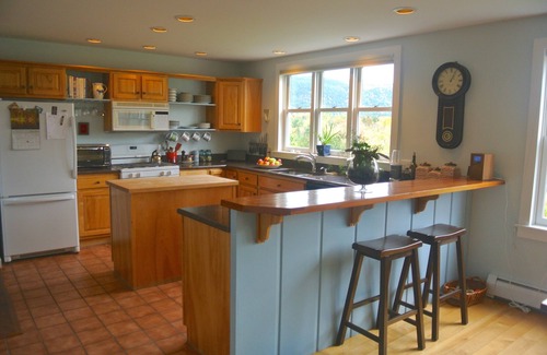 Middlebury House | Sun-filled, quiet country home on 27 acres with mountain views