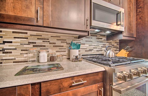 Como House | Sun-Lit Lake Geneva Sanctuary w/BBQ Patio!