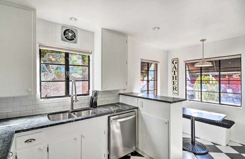 F. Q. Story House | Sun-Lit Phoenix Gem: Backyard Entertainment Patio!