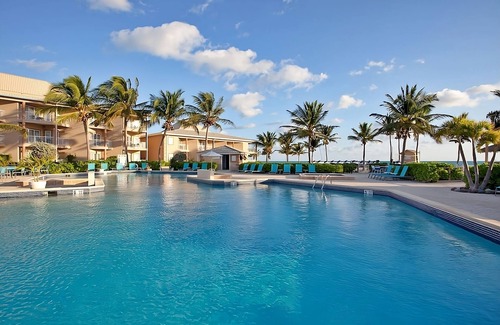 Crystal Harbour Apartment | Sun, Sand & Surf! 4 Comfortable Units, Outdoor Pool, Near Cayman Turtle Center!