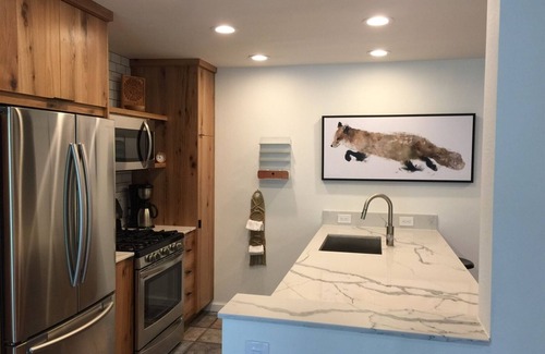Ketchum Condo | Sun Valley #121-Cozy, Modern Bungalow, Steps away from the gondola & River Run Lodge!