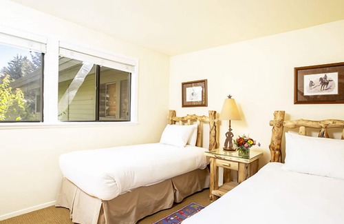 Elkhorn Hotel | Sun Valley Resort, Lodge II Two Bedroom Apartment