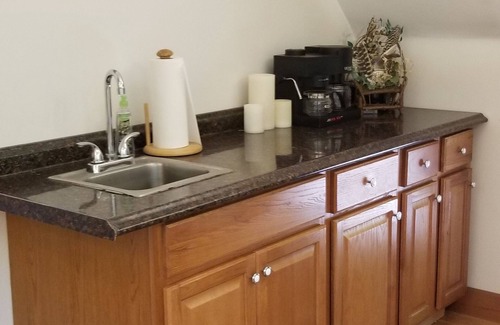 Newbury House | SUNAPEE RETREAT AT ENCHANTED FOREST - BRING KIDS - NEAR LAKE AND MOUNTAIN!