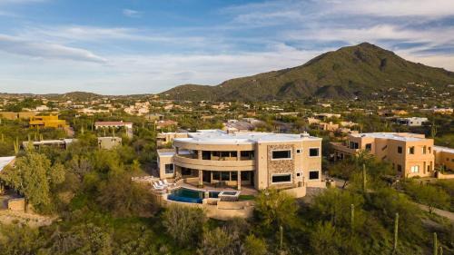 Cave Creek House | Sunbeam by AvantStay Elegant Private Desert Home w Infinity Pool Spa View