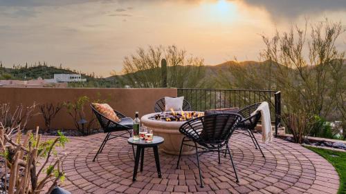 Cave Creek House | Sunbeam by AvantStay Elegant Private Desert Home w Infinity Pool Spa View