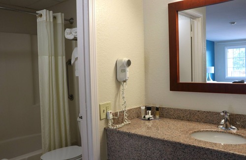 West Yarmouth Hotel | Sunbird Cape Cod Resort