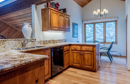 Elkhorn Village Condo | Sunburst Condo 2772 - Great for Families, Hot Tub Onsite