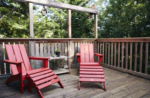 Manzanita Cottage | Sunbursts Cottage, MCA #1011, Inviting, Close-in Wooded Setting